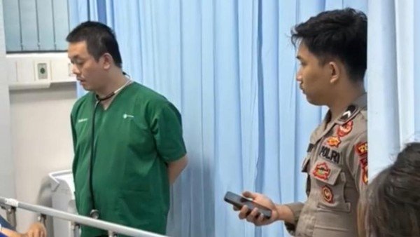 Layanan 110 Respons Cepat Aduan Warga Pingsan di Bekasi, Korban Dievakuasi